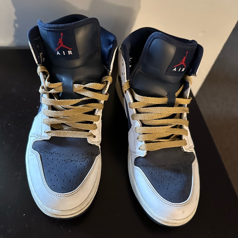 Jordan 1s size 9